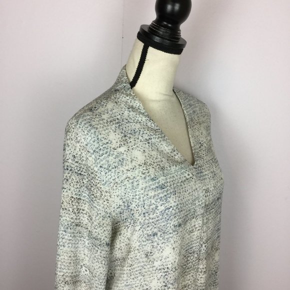Violet & Claire Blouse Top Size M Womans White Gray V-Neck Long Sleeve Chiffon - Picture 14 of 15